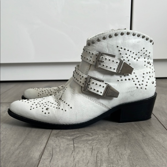 VINTAGE7 White Leather Silver Studded Cowboy Ankle Boots, Size 8 - Picture 1 of 12